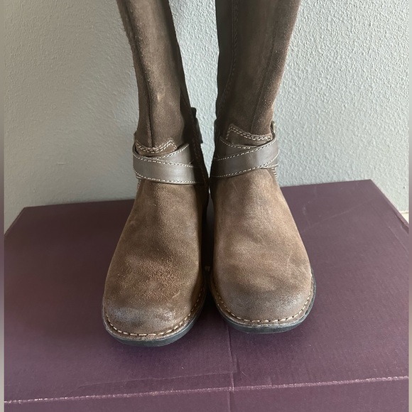 Clark’s Suede knee high boots - Picture 4 of 11